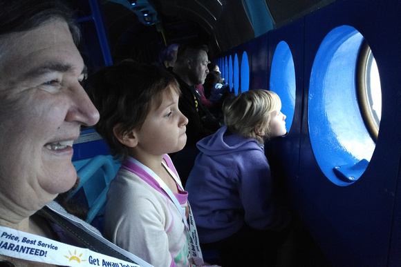 Disneyland 2020: RA and girls on submarine ride