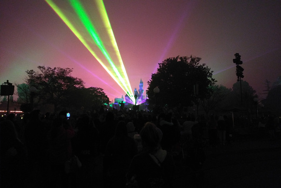 Disneyland 2020: Night-time light show!