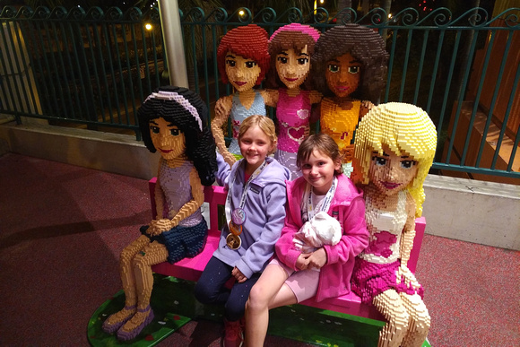 Disneyland 2020: Girls with Lego Friends