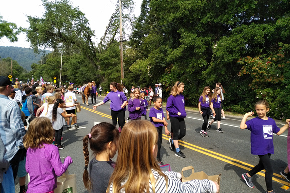 F At The Woodside Horse Parade, 2/4